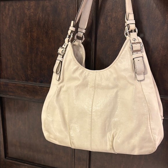 Coach Off-White Leather Shoulder Bag - Picture 2 of 6
